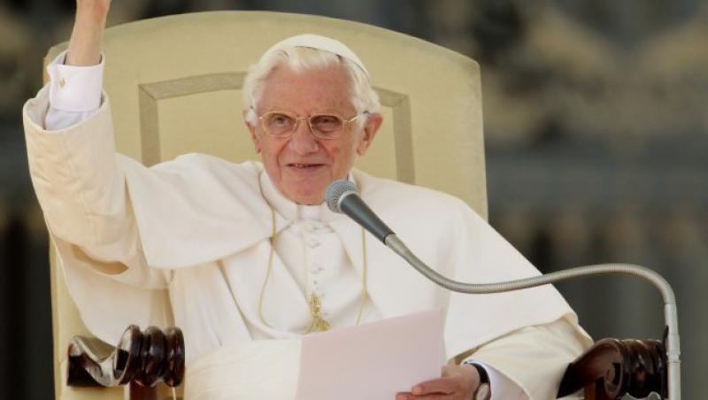 Papa Benedict al XVI-lea a implinit 85 de ani