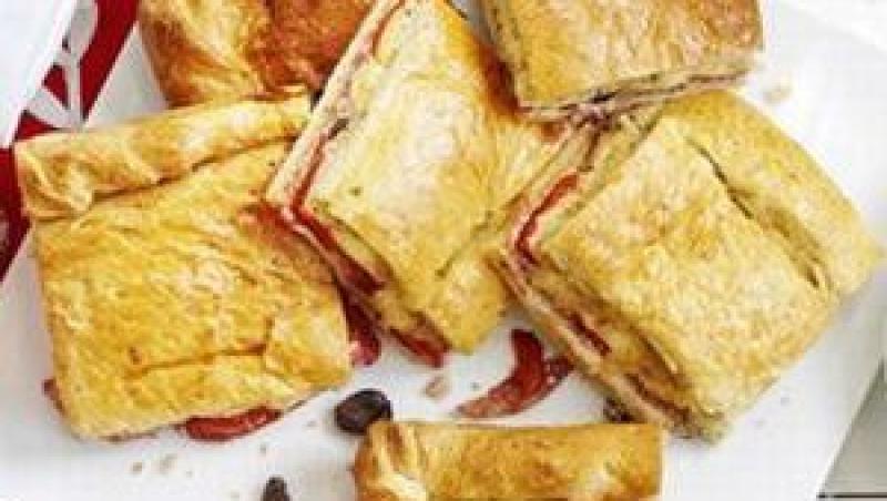 Reteta inedita: Pizza rustica sub forma de placinte