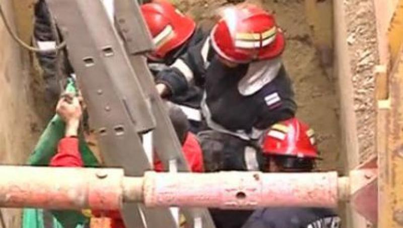 VIDEO! Un muncitor a murit ingropat de viu, in Galati