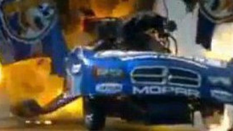 VIDEO! O masina de curse s-a dezmembrat complet in urma unei explozii