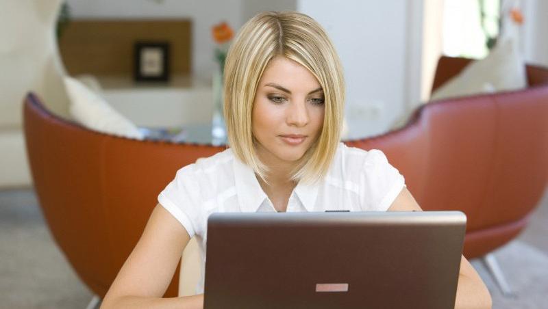 Marea Britanie: 25% dintre femei se autodiagnosticheaza gresit pe internet