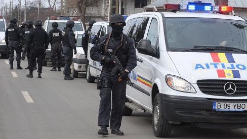 Descinderi de amploare in Arges: Peste 150 de persoane, printre care si politisti, suspectate de furt de produse petroliere