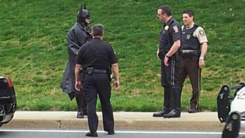 VIDEO! In SUA, Batman a fost tras pe dreapta de politisti