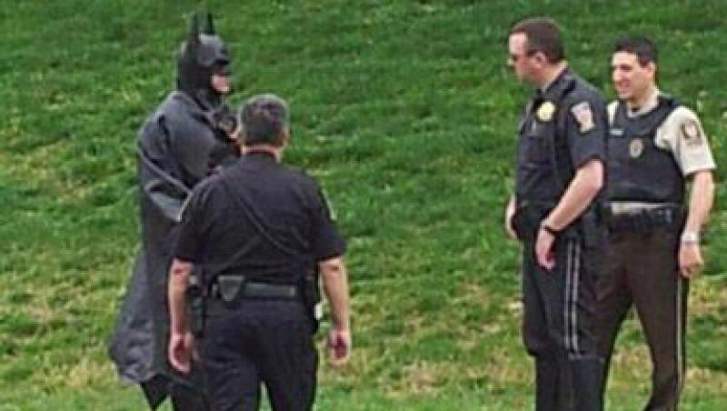 VIDEO! In SUA, Batman a fost tras pe dreapta de politisti