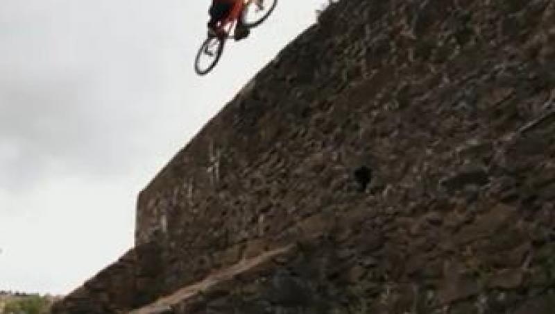 VIDEO! Acrobatiii extreme pe bicicleta