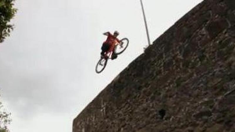 VIDEO! Acrobatiii extreme pe bicicleta