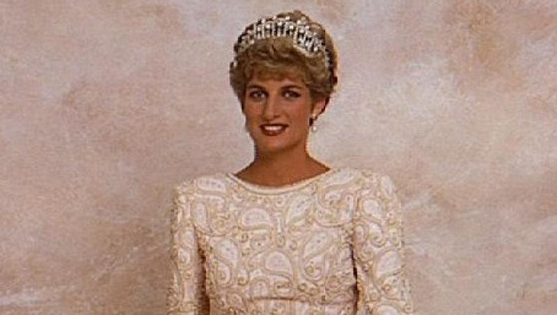 FOTO! Imagine RARA cu Printesa Diana, expusa pe marginea drumului