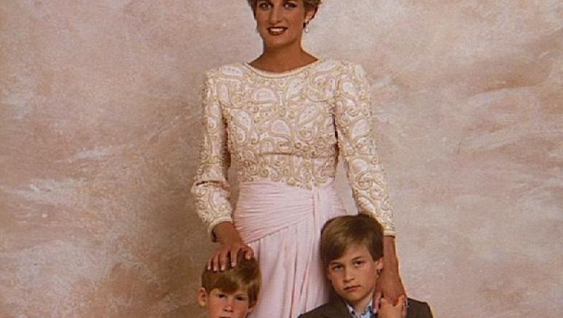 FOTO! Imagine RARA cu Printesa Diana, expusa pe marginea drumului