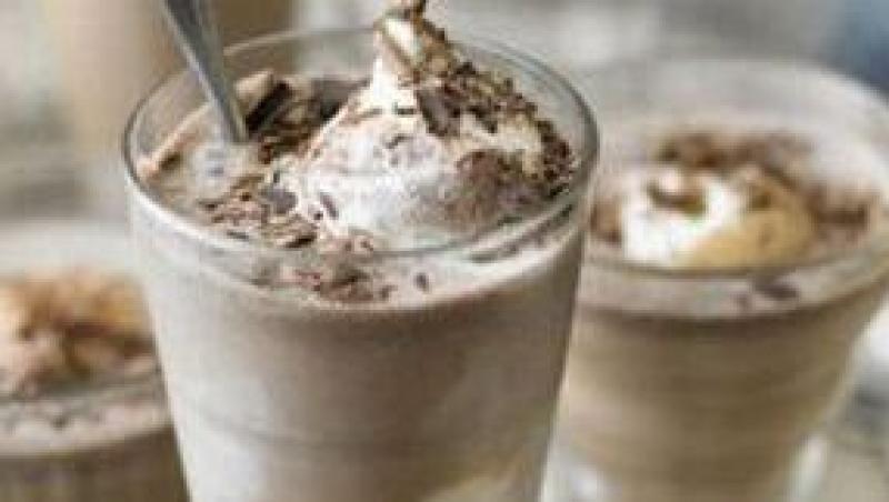 Desert: Rețeta Milkshake cu nuci si ceai