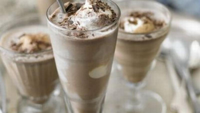Desert: Rețeta Milkshake cu nuci si ceai
