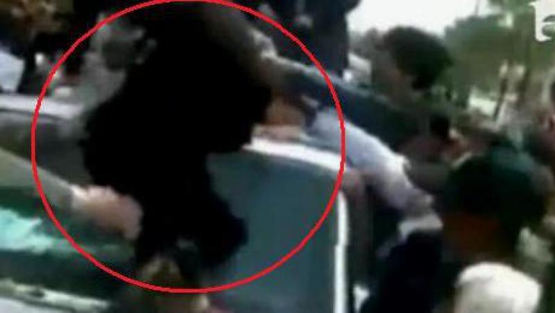 VIDEO! Iran: O tanara s-a aruncat pe masina oficiala a presedintelui Mahmoud Ahmadinejad
