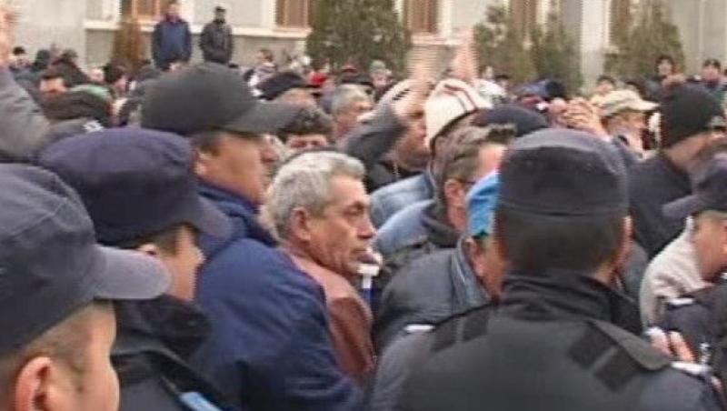 Noi proteste in portul Constanta: Oamenii s-au imbrancit cu jandarmii