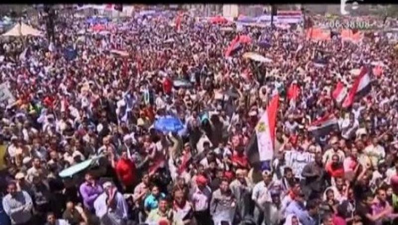VIDEO! Proteste in Egipt: Oamenii cer militarilor sa predea puterea unui regim civil