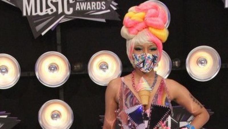 Nicki Minaj se razbuna pe fani: Si-a sters contul de Twitter