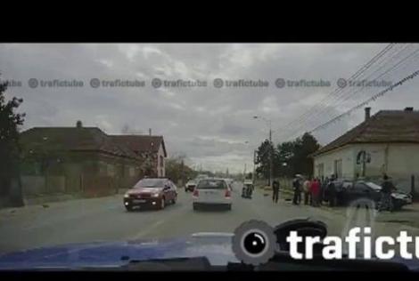 VIDEO! Sofer de motocicleta spulberat in trafic, surprins inainte de accident trecand linia continua