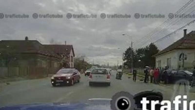 VIDEO! Sofer de motocicleta spulberat in trafic, surprins inainte de accident trecand linia continua