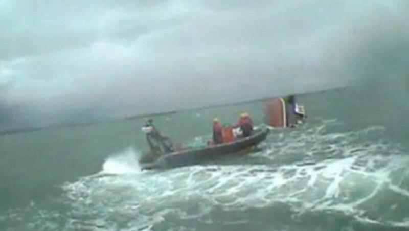 Marea Britanie: Doi pescari englezi au fost salvati de Paza de Coasta in ultima clipa