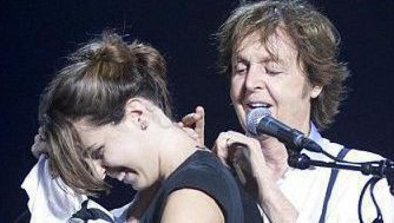 O fana de-a lui Paul McCartney si-a tatuat semnatura artistului pe ceafa