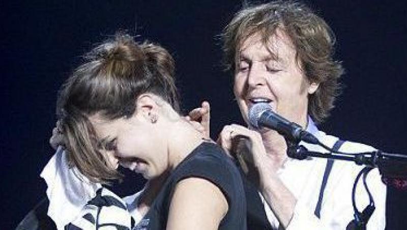 O fana de-a lui Paul McCartney si-a tatuat semnatura artistului pe ceafa