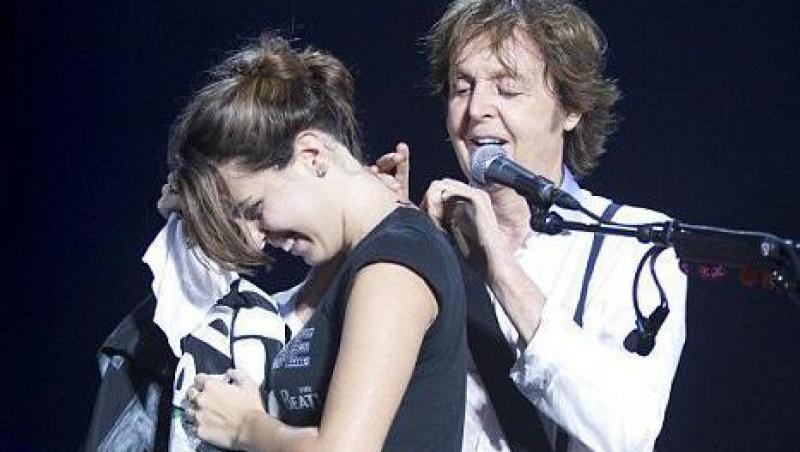 O fana de-a lui Paul McCartney si-a tatuat semnatura artistului pe ceafa