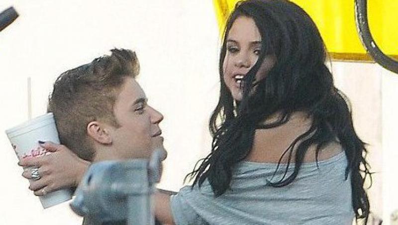 FOTO! Justin Bieber se giugiuleste cu Selena Gomez