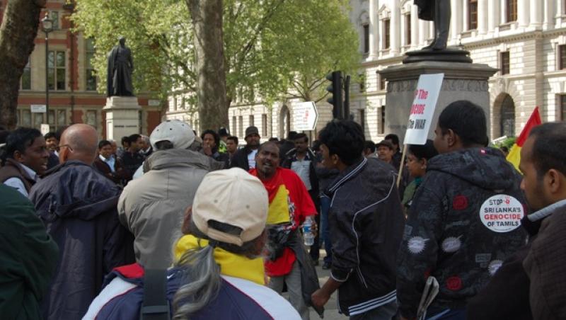 Presa britanica: Imigrantii romani isi ocupa locurile la cersit si furat in centrul Londrei