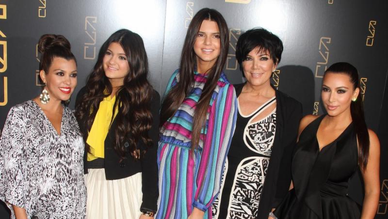Contract de 40 milioane de dolari pentru surorile Kardashian