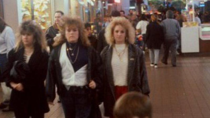 FOTO! Vezi cum aratau mall-urile americane in anii '90!