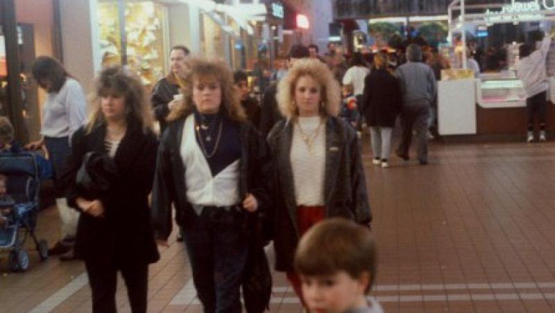 FOTO! Vezi cum aratau mall-urile americane in anii '90!