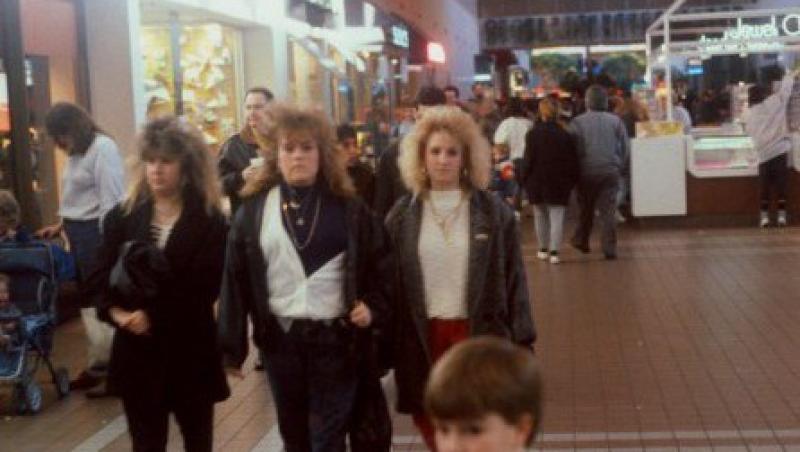 FOTO! Vezi cum aratau mall-urile americane in anii '90!