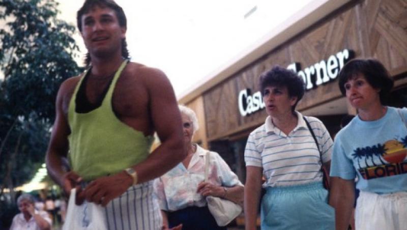 FOTO! Vezi cum aratau mall-urile americane in anii '90!