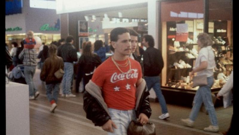 FOTO! Vezi cum aratau mall-urile americane in anii '90!