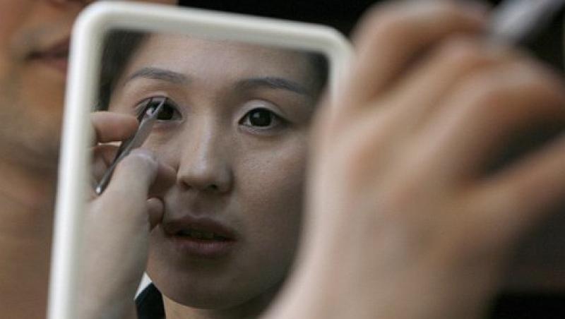 Una din cinci femei din Seul apeleaza la operatii estetice