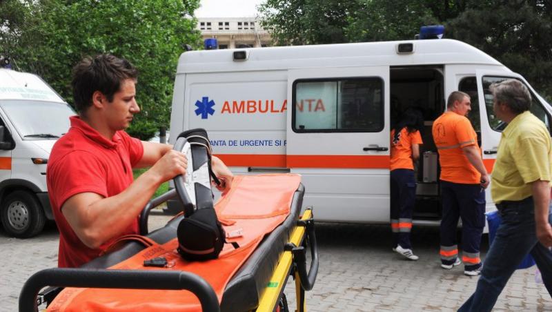 UPDATE! Autobuz cazut de pe o paserela in Arges: 32 de persoane ranite