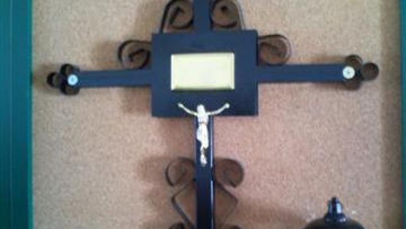 Un hot a furat crucea de la biserica pentru a o vinde la fier vechi