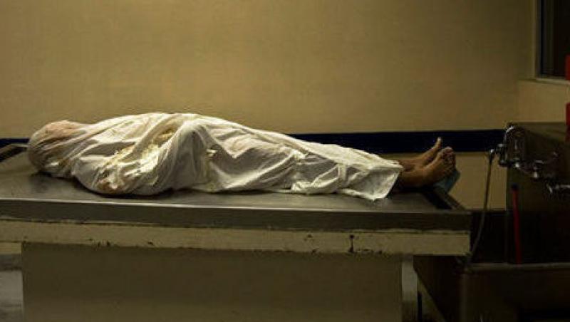 Un medic rezident din Galati s-a pozat cu un cadavru