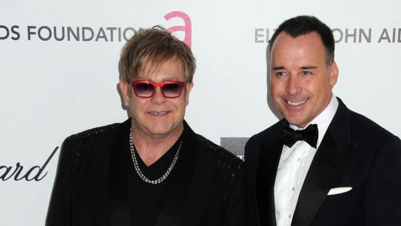 Elton John si David Furnish mai vor un copil