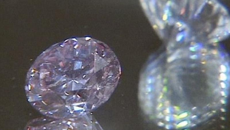 Un diamant roz va fi vandut cu opt milioane de dolari