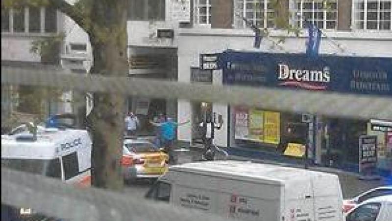 Luare de ostatici in centrul Londrei. Politia exclude un posibil act terorist