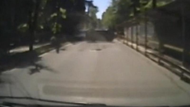 VIDEO! Accident spectaculos in Rusia din cauza unei canalizari