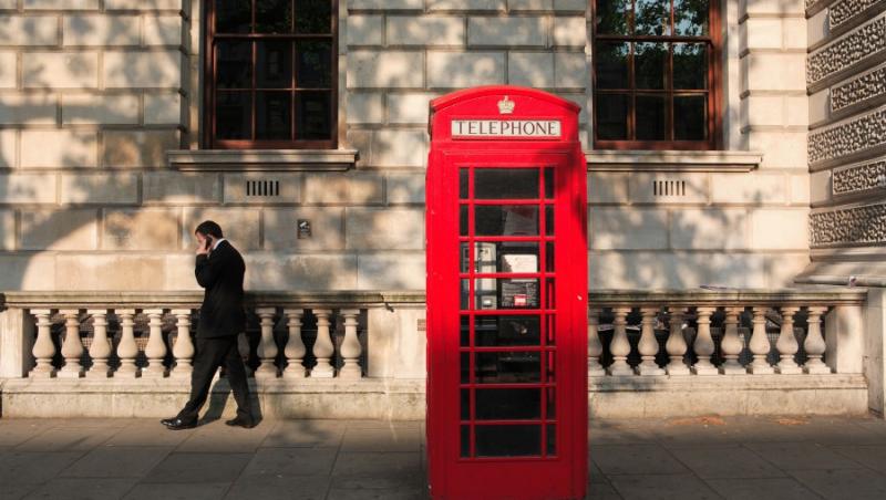 Cabinele telefonice din Marea Britanie pot fi cumparate cu 1.950 de lire bucata