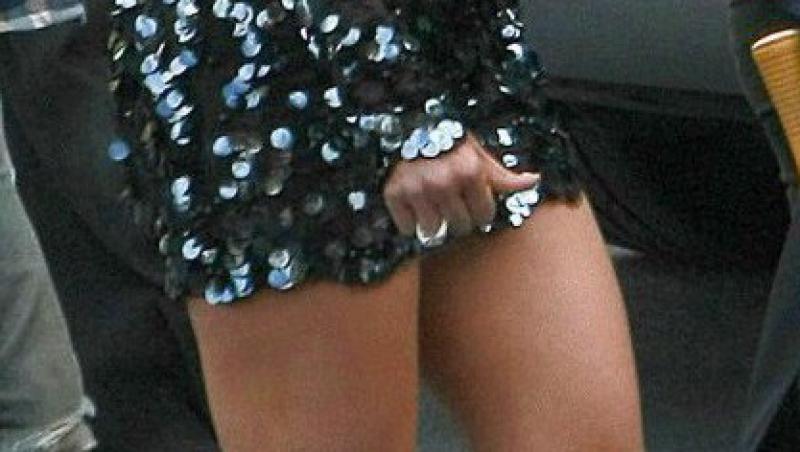 FOTO! Jennifer Lopez, intr-o rochie mult prea scurta!