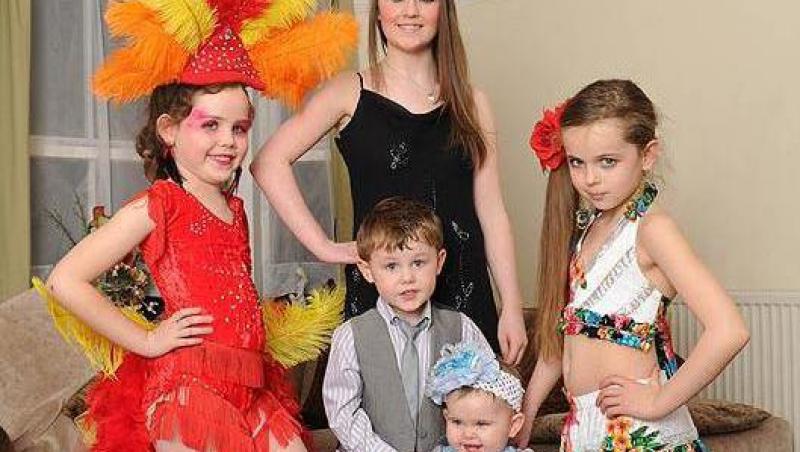 Marea Britanie: O familie cheltuieste toti banii sa-si trimita copii la concursuri de frumusete
