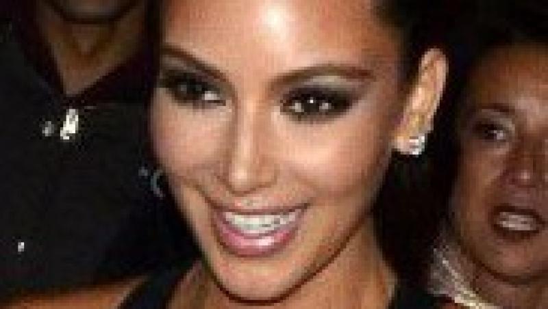 Kim Kardashian si Kanye West s-au logodit
