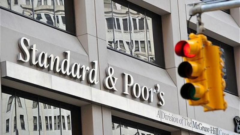 Standard and Poor's a retrogradat luni ratingurile a noua banci spaniole, printre care Santander si BBVA