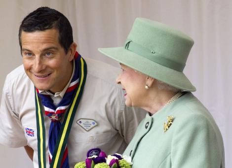 Bear Grylls, prezentat oficial in fata Reginei Elisabeta a II-a