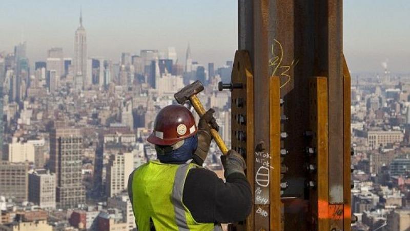 Freedom Tower va deveni oficial azi cea mai inalta cladire din New York