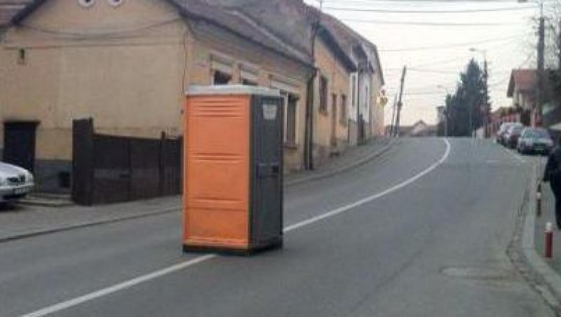 VIDEO! Toaleta ecologica in mijlocul unei strazi din Cluj