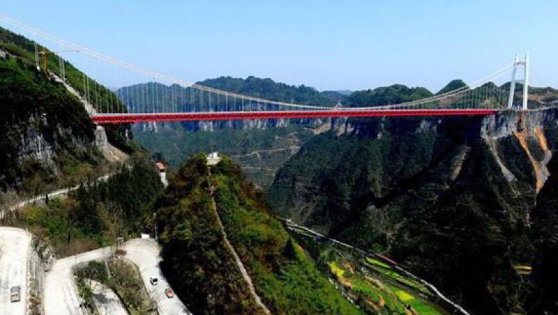 FOTO! Vezi cel mai inalt pod suspendat din lume!