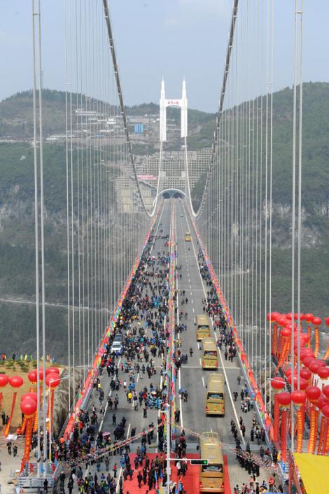 FOTO! Vezi cel mai inalt pod suspendat din lume!